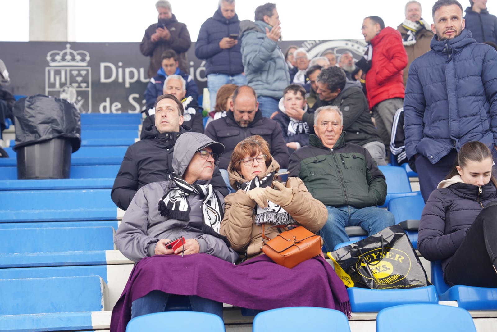 Búscate en la grada del Reina Sofía en el partido contra el Sabadell