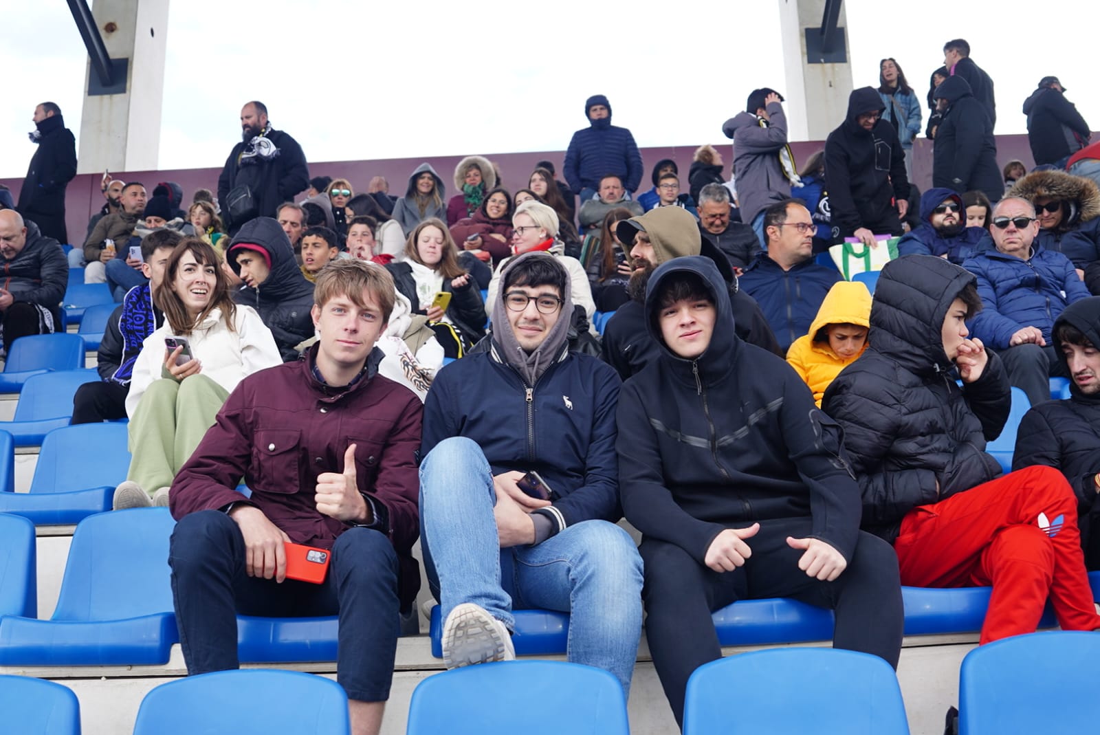 Búscate en la grada del Reina Sofía en el partido contra el Sabadell