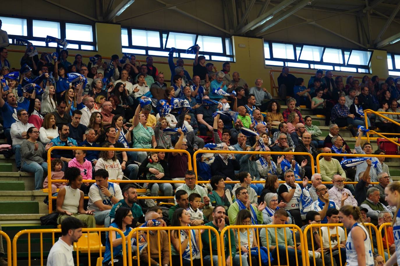 Búscate en la grada del Würzburg en el partido contra el Baxi Ferrol