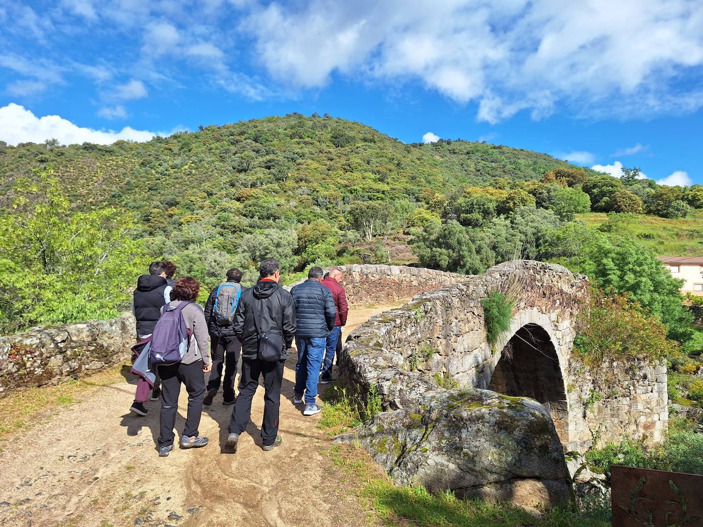 El público responde a la Feria de Enoturismo de San Esteban de la Sierra