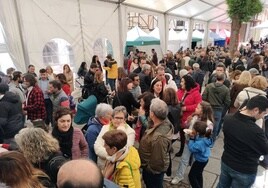 El público llenó la carpa a lo largo de la mañana