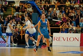 Andrea Vilaró celebra una canasta
