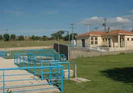 Recinto de las piscinas municipales de San Felices de los Gallegos.