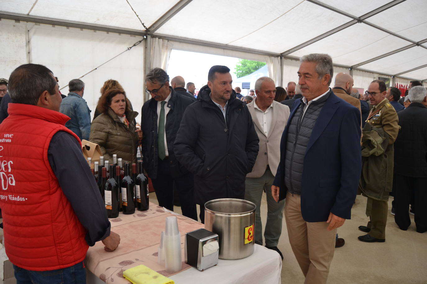 La Feria de San Felipe se impone a la lluvia en Barruecopardo