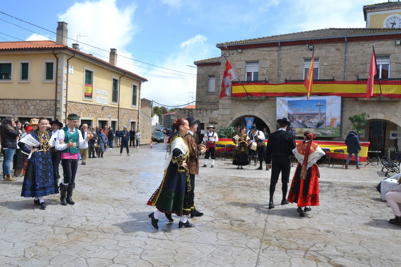 La Feria de San Felipe se impone a la lluvia en Barruecopardo