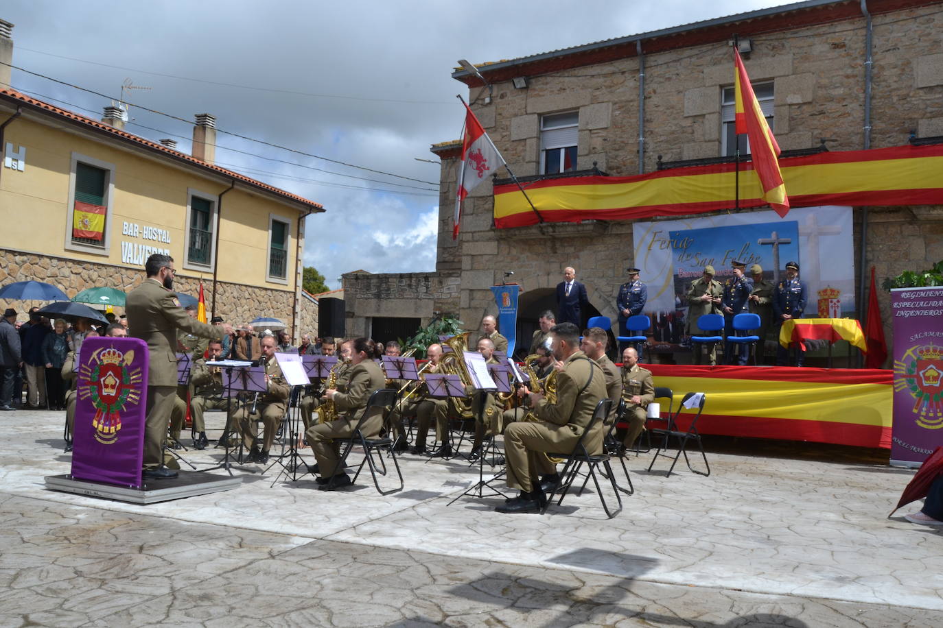 La Feria de San Felipe se impone a la lluvia en Barruecopardo