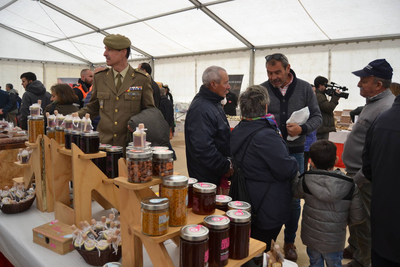 La Feria de San Felipe se impone a la lluvia en Barruecopardo