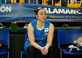 Silvia, sin poder contener las lágrimas en el banquillo tras sufrir el domingo la lesión.