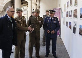 Inauguración de la exposición en el patio de La Salina