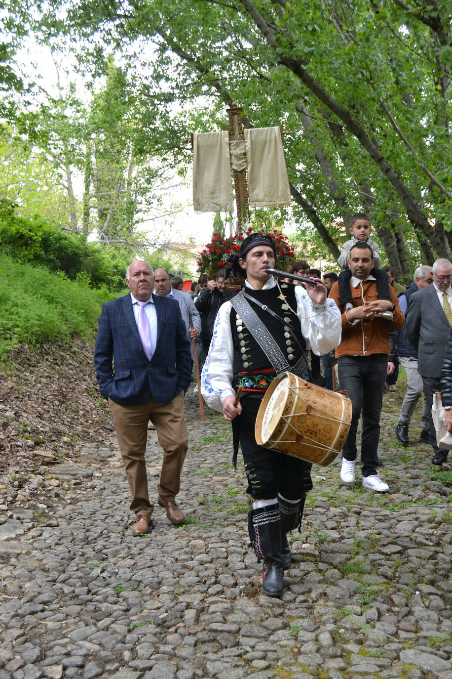 La Moza Santa recorre Sequeros seis siglos después