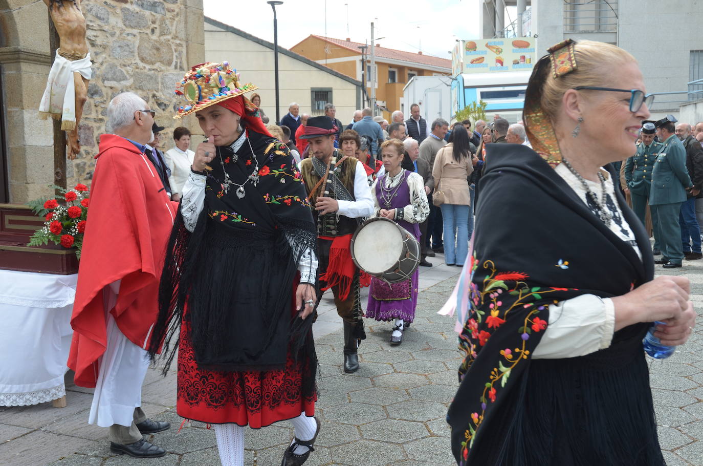 La Santa Cruz embriaga de júbilo Saelices el Chico