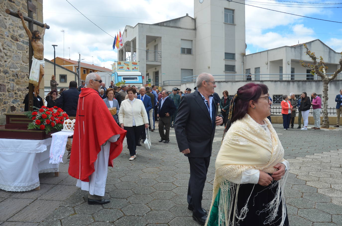 La Santa Cruz embriaga de júbilo Saelices el Chico