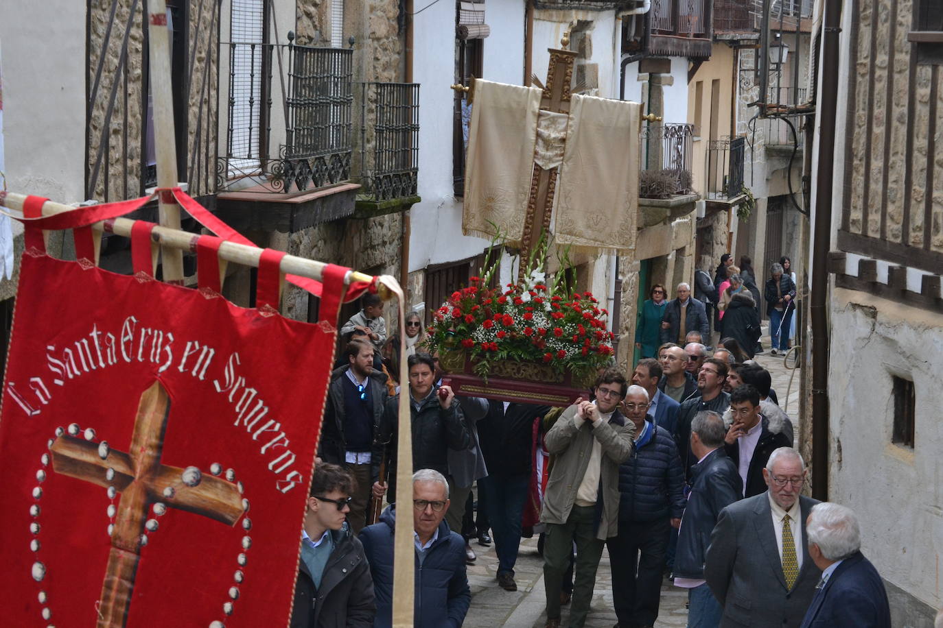 La Moza Santa recorre Sequeros seis siglos después