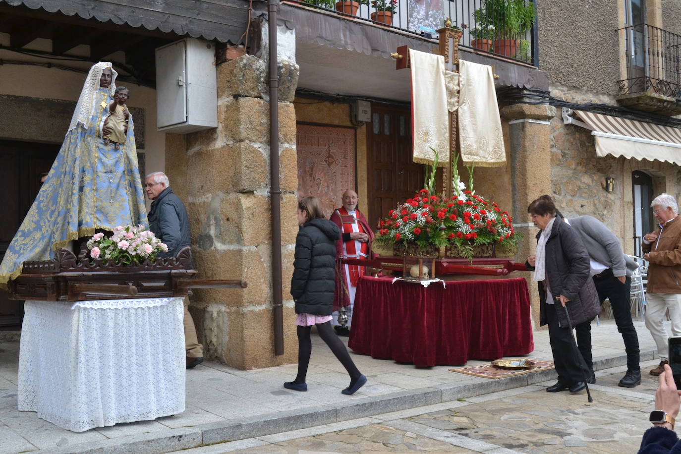 La Moza Santa recorre Sequeros seis siglos después