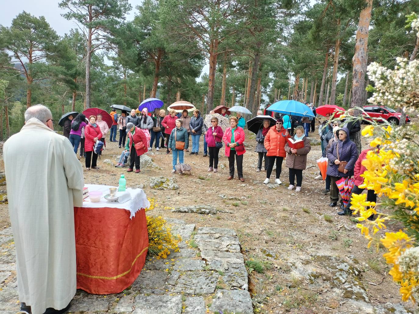 Candelario bendice sus campos bajo la lluvia
