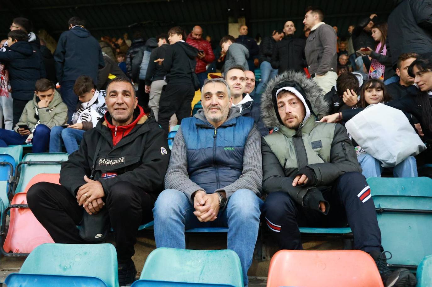 Búscate en la grada del Helmántico en el partido frente a la SD Ponferradina B