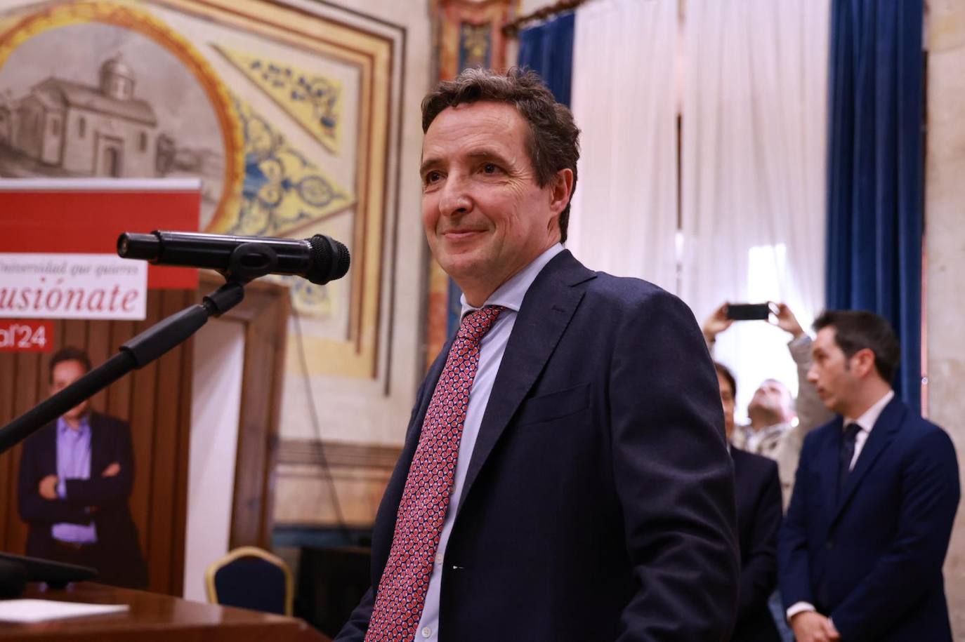 El candidato a rector, Juan Manuel Corchado, en el acto de cierre de campaña.