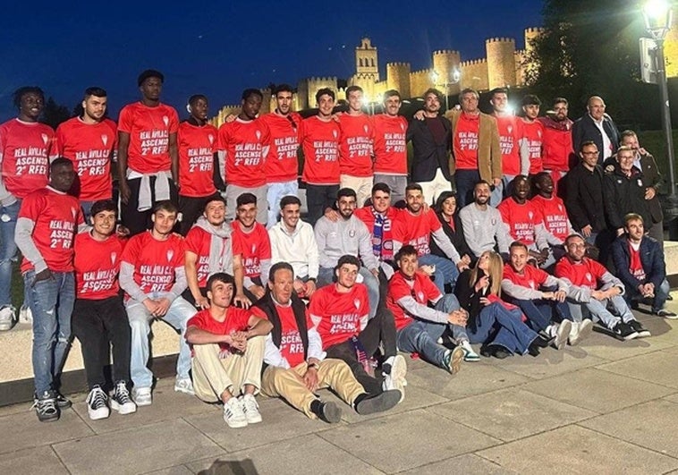 Los jugadores del Ávila, en plena celebración.