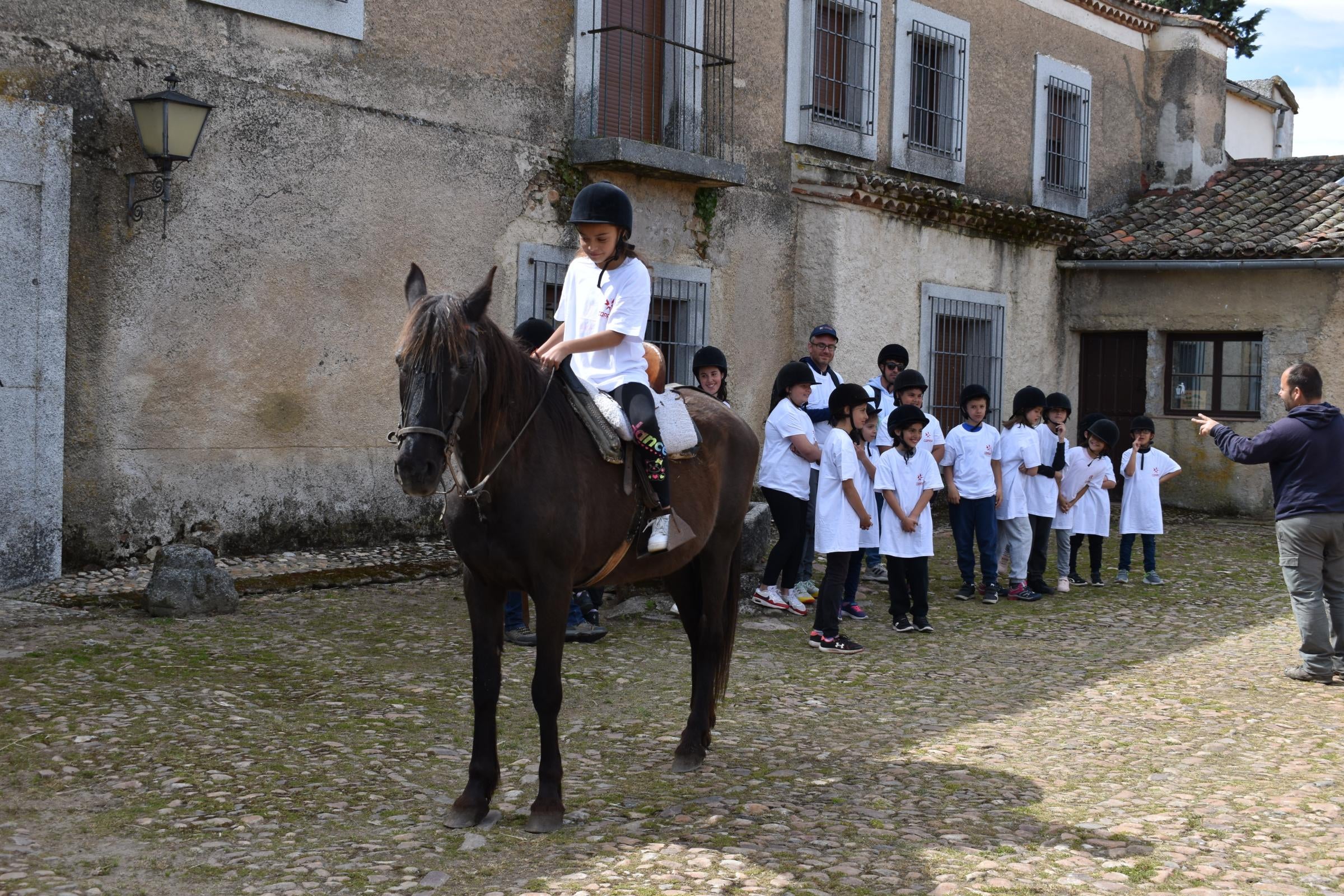 Así han disfrutado los ganadores del XI y XII Concurso de Dibujo Infantil de LA GACETA de su premio