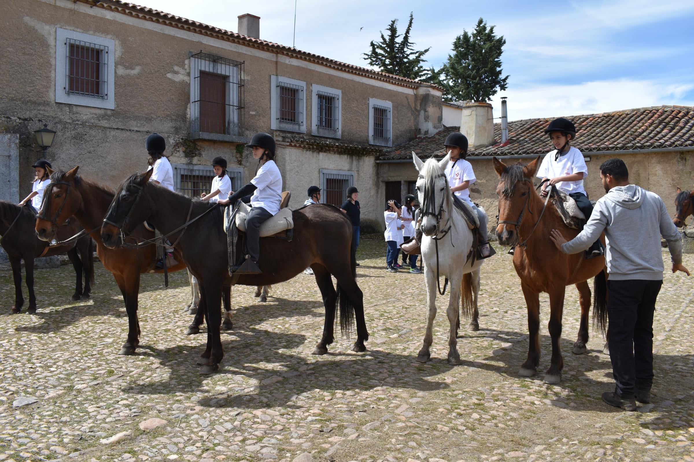 Así han disfrutado los ganadores del XI y XII Concurso de Dibujo Infantil de LA GACETA de su premio