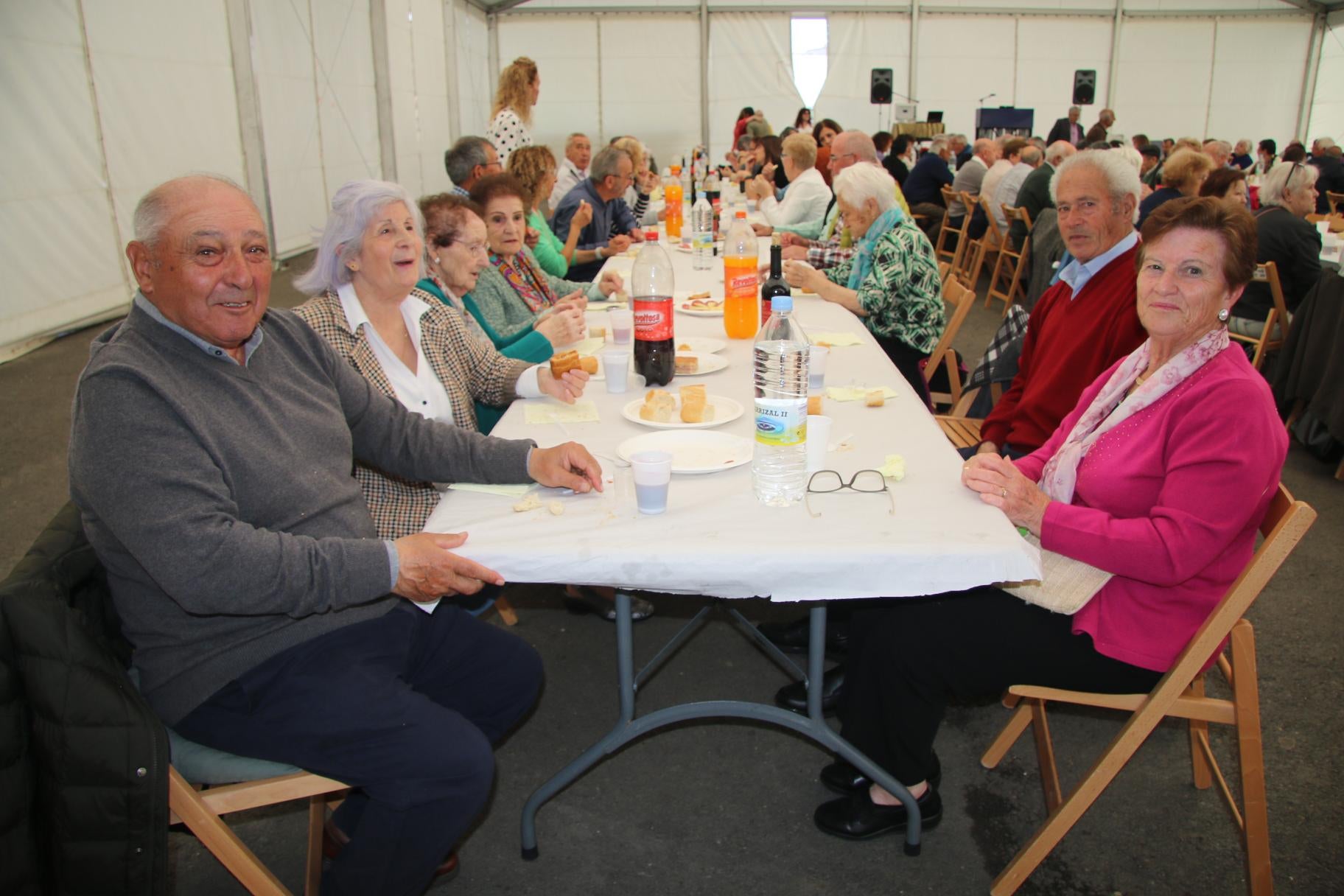 Los mayores de Villamayor de Armuña, unidos en una comida