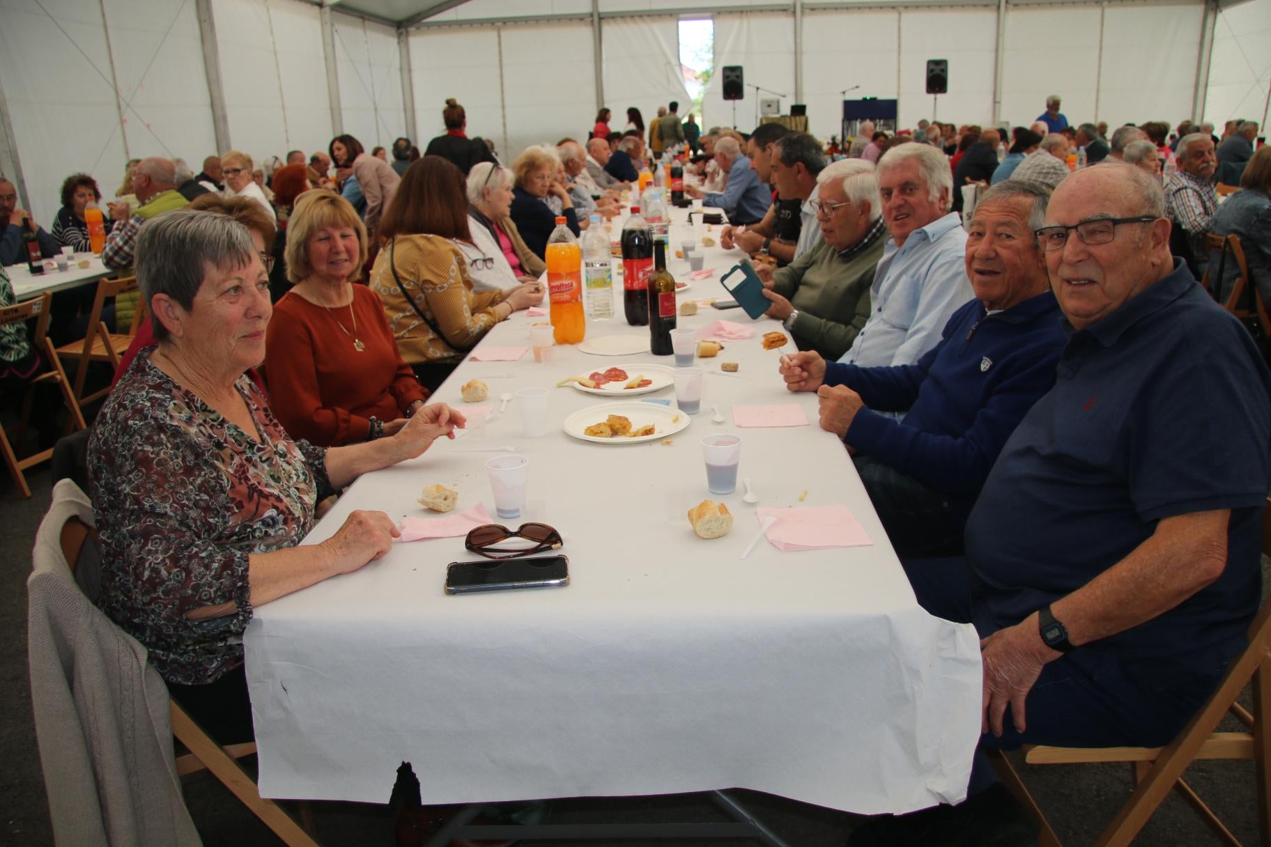 Los mayores de Villamayor de Armuña, unidos en una comida