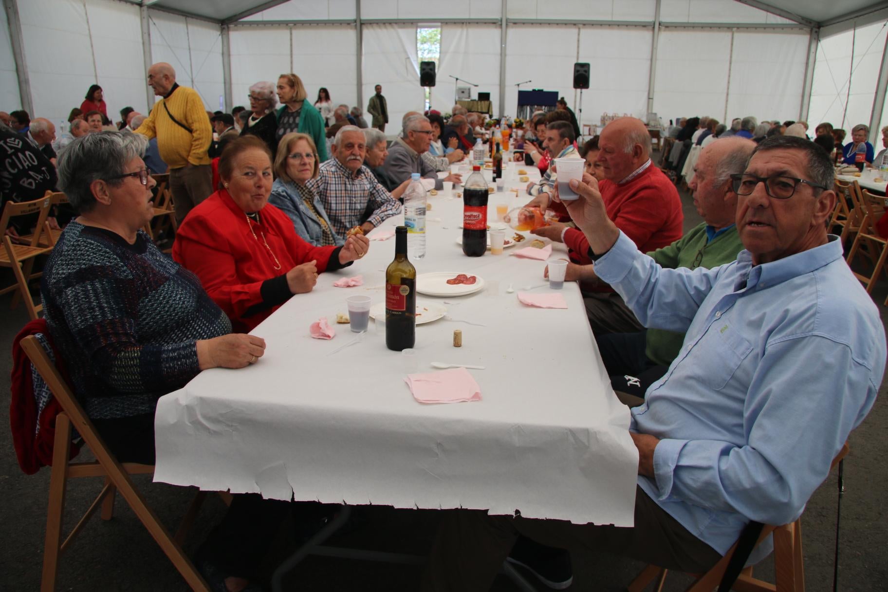 Los mayores de Villamayor de Armuña, unidos en una comida