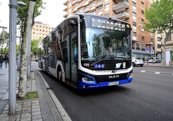 Uno de los nuevos autobuses eléctricos del servicio municipal.