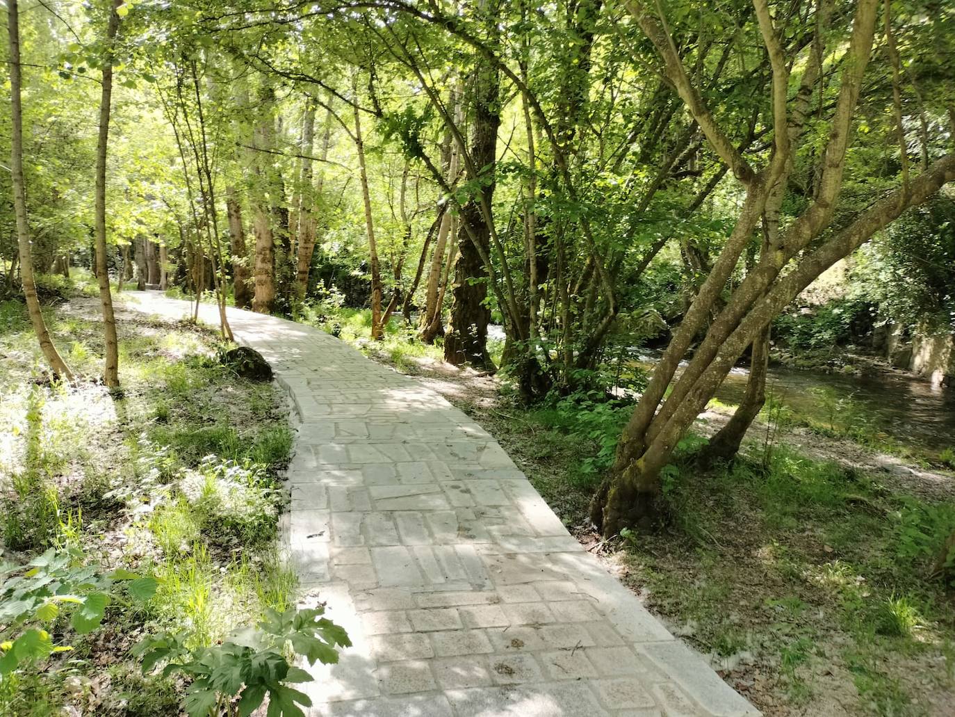 Béjar estrena otro tramo de paseo urbano por el río