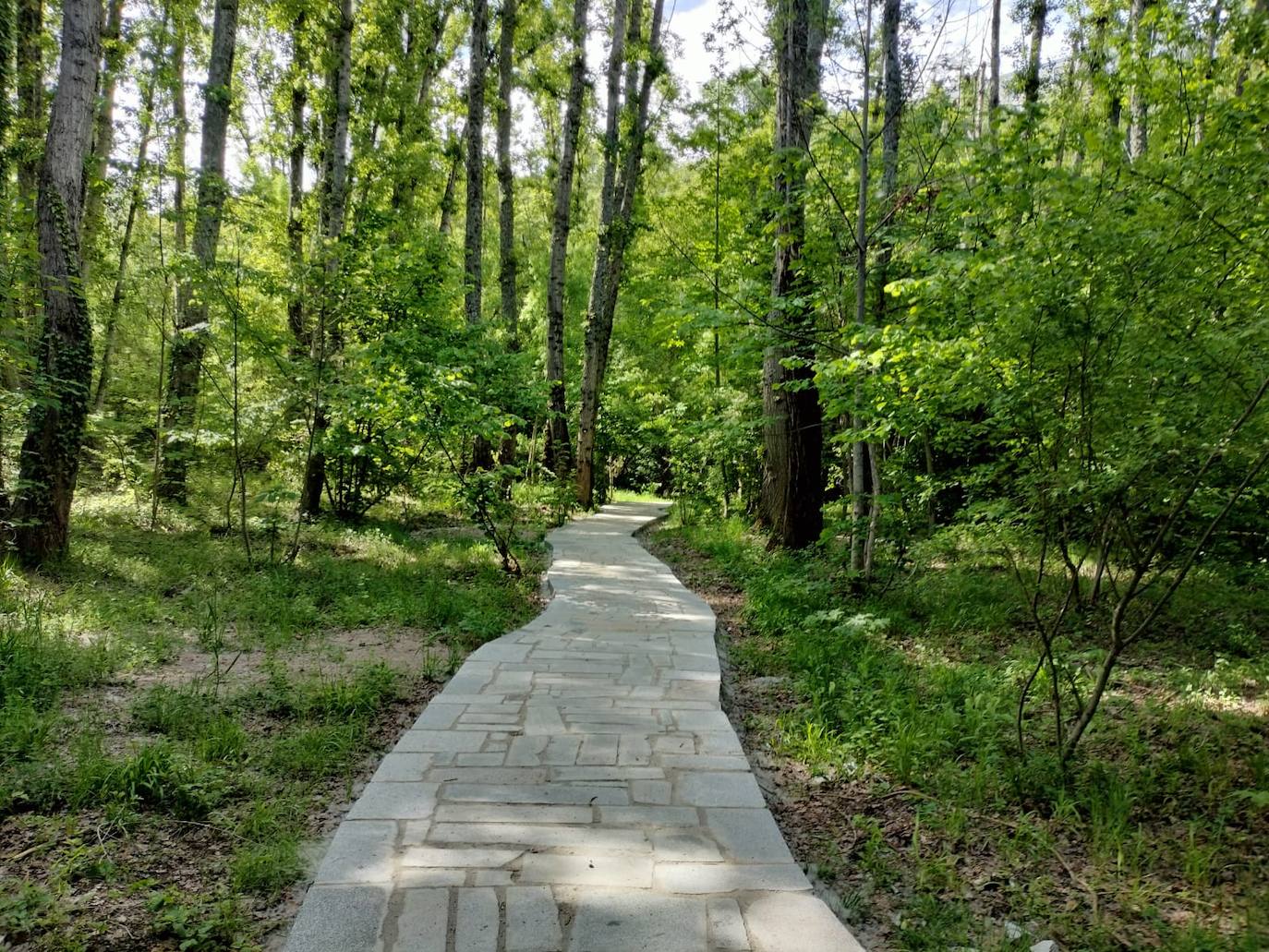 Béjar estrena otro tramo de paseo urbano por el río