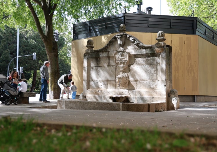 La 'fuente de Carmelitas' situada actualmente en el Paseo de Torres Villaroel.