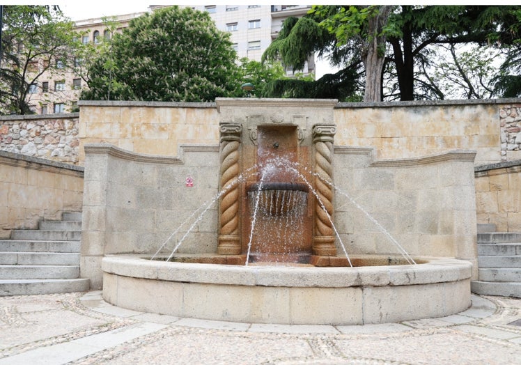 La 'fuente de Bretón' actualmente en el Parque San Francisco.