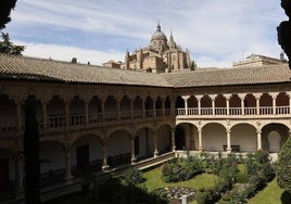 Vistas del claustro de Las Dueñas.