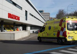 Una ambulancia ha trasladado a la mujer al Hospital.