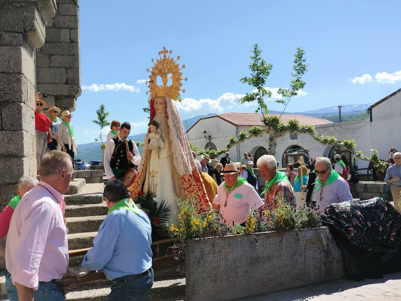 Unidos en torno a la Virgen de Montemayor