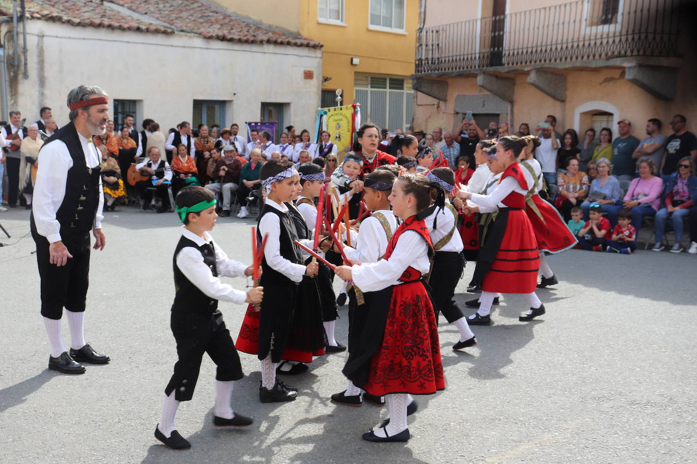 Jornada de tradición y danzas en Cespedosa de Tormes