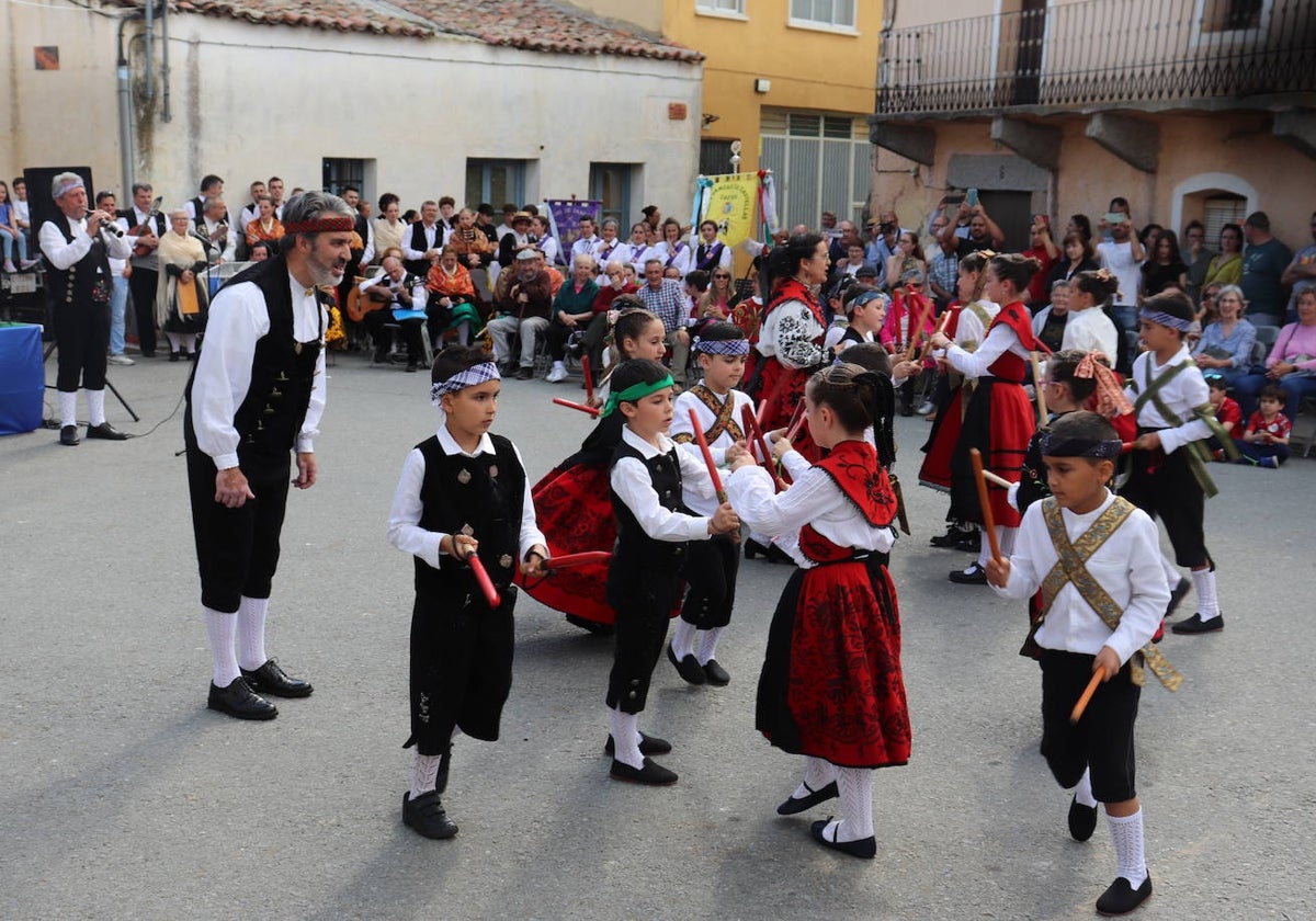 Jornada de tradición y danzas en Cespedosa de Tormes