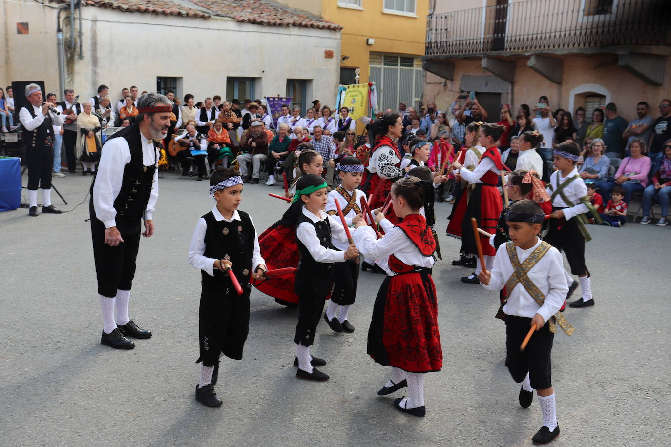 Jornada de tradición y danzas en Cespedosa de Tormes