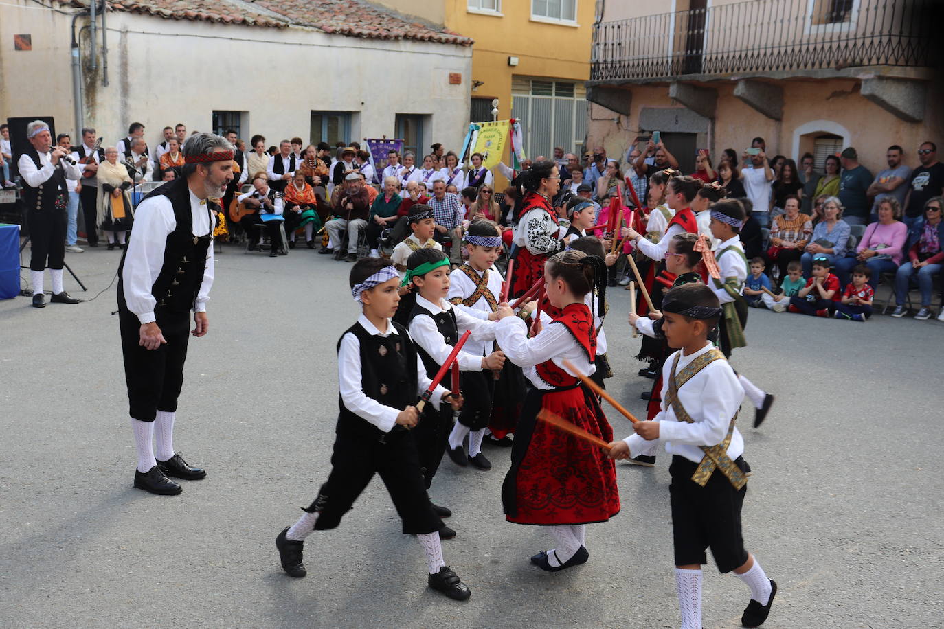 Jornada de tradición y danzas en Cespedosa de Tormes