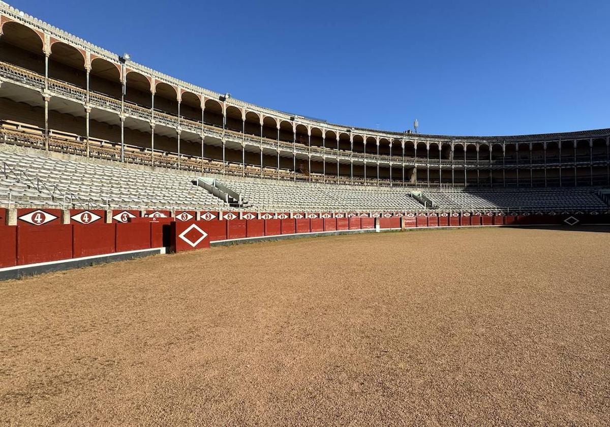 Imagen panorámica de los tendidos de la plaza de toros de La Glorieta.