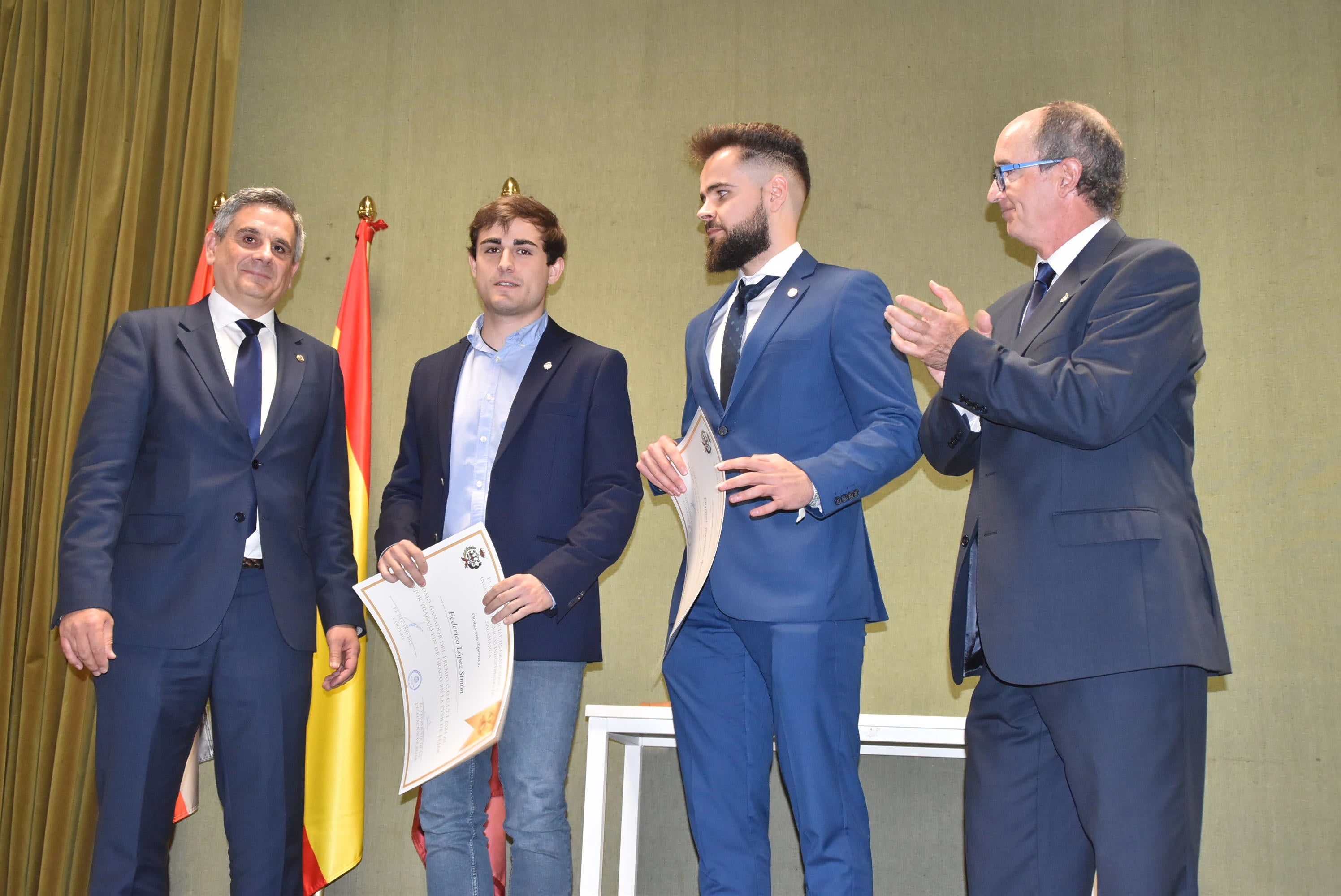 La Escuela de Ingenieros entrega las becas e insignias a 29 estudiantes