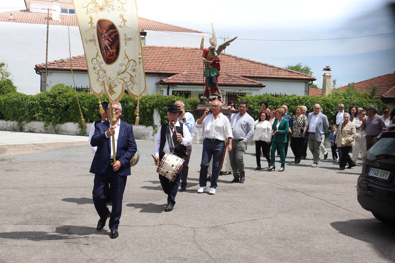 San Miguel de Valero honra al Arcángel en su día de fiesta