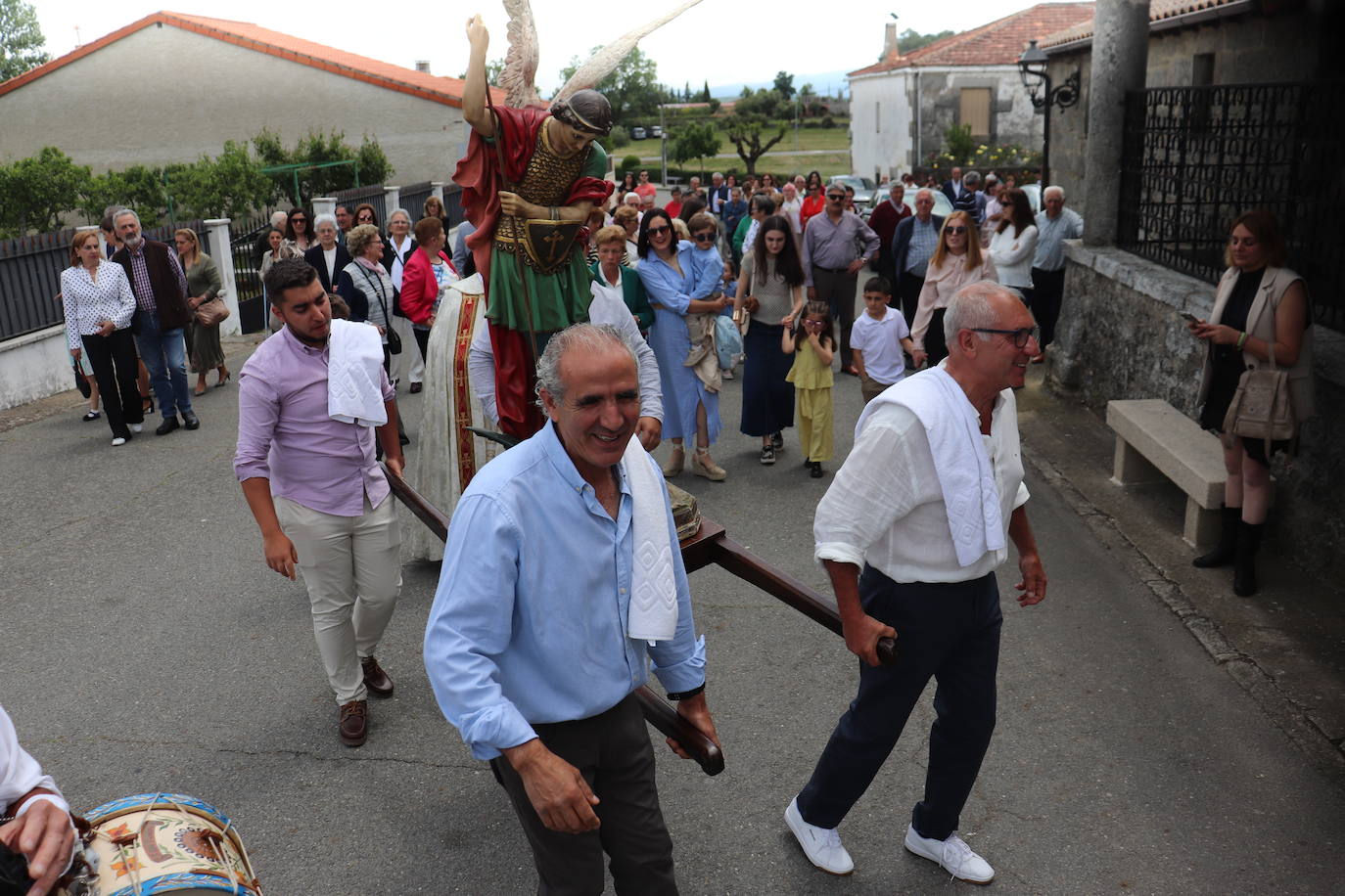 San Miguel de Valero honra al Arcángel en su día de fiesta