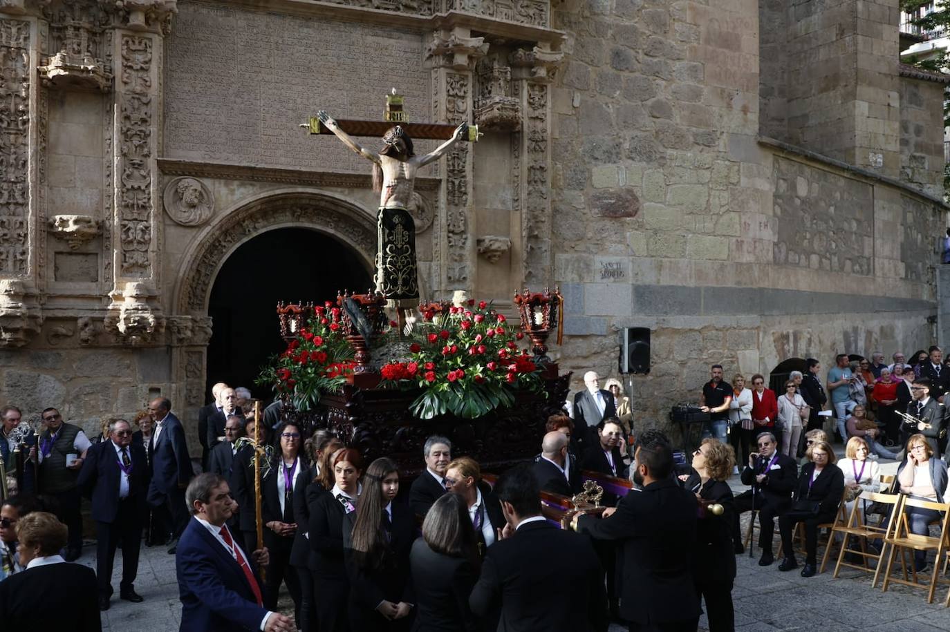 Multitudinaria procesión del Cristo de los Milagros