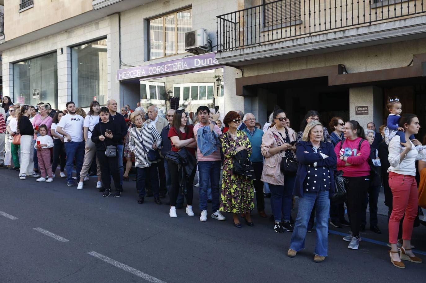 Multitudinaria procesión del Cristo de los Milagros