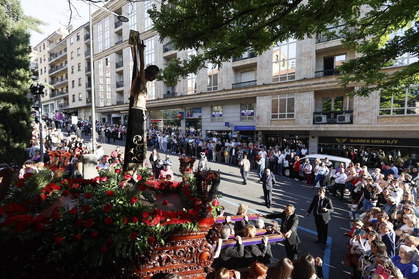 Multitudinaria procesión del Cristo de los Milagros