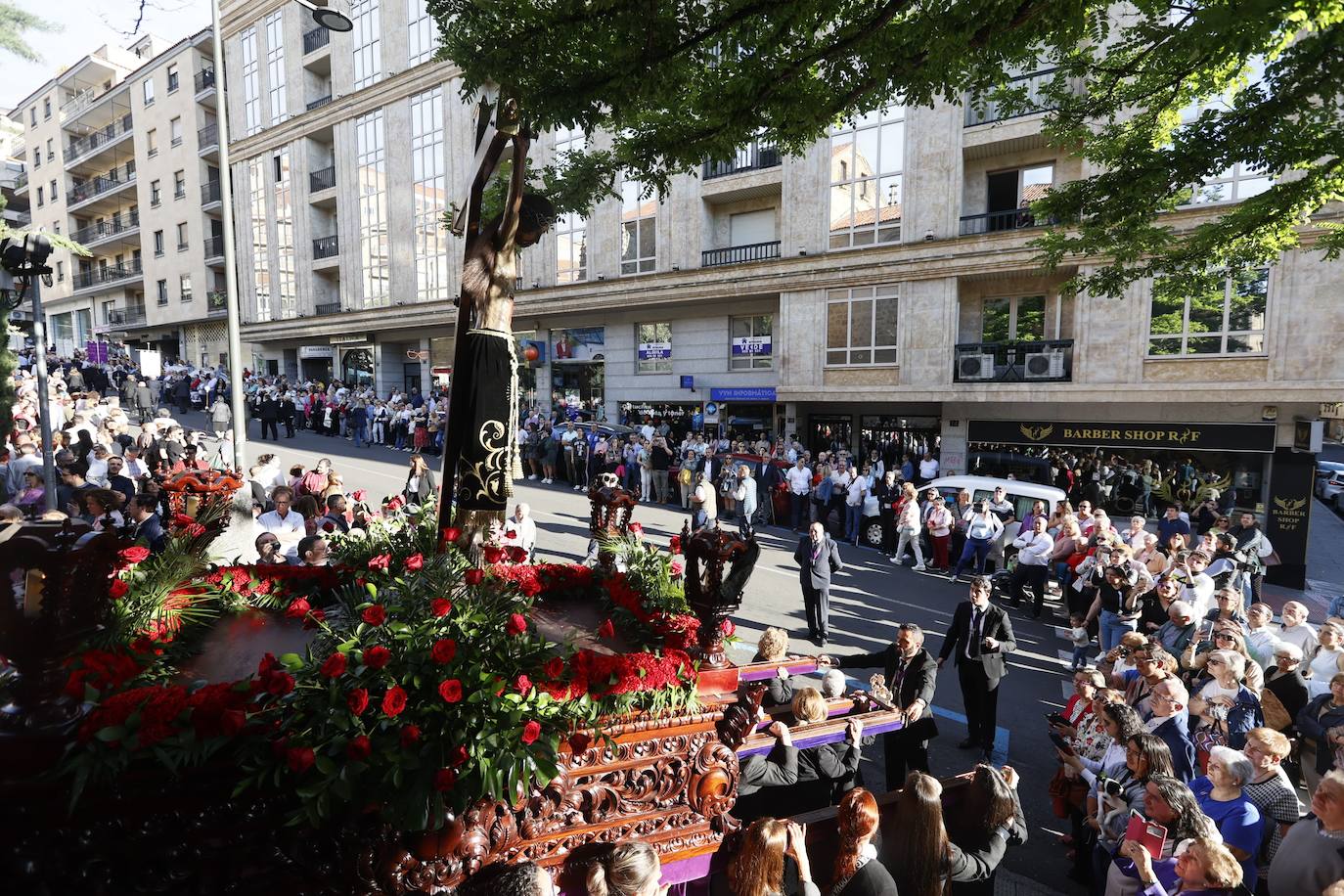 Multitudinaria procesión del Cristo de los Milagros