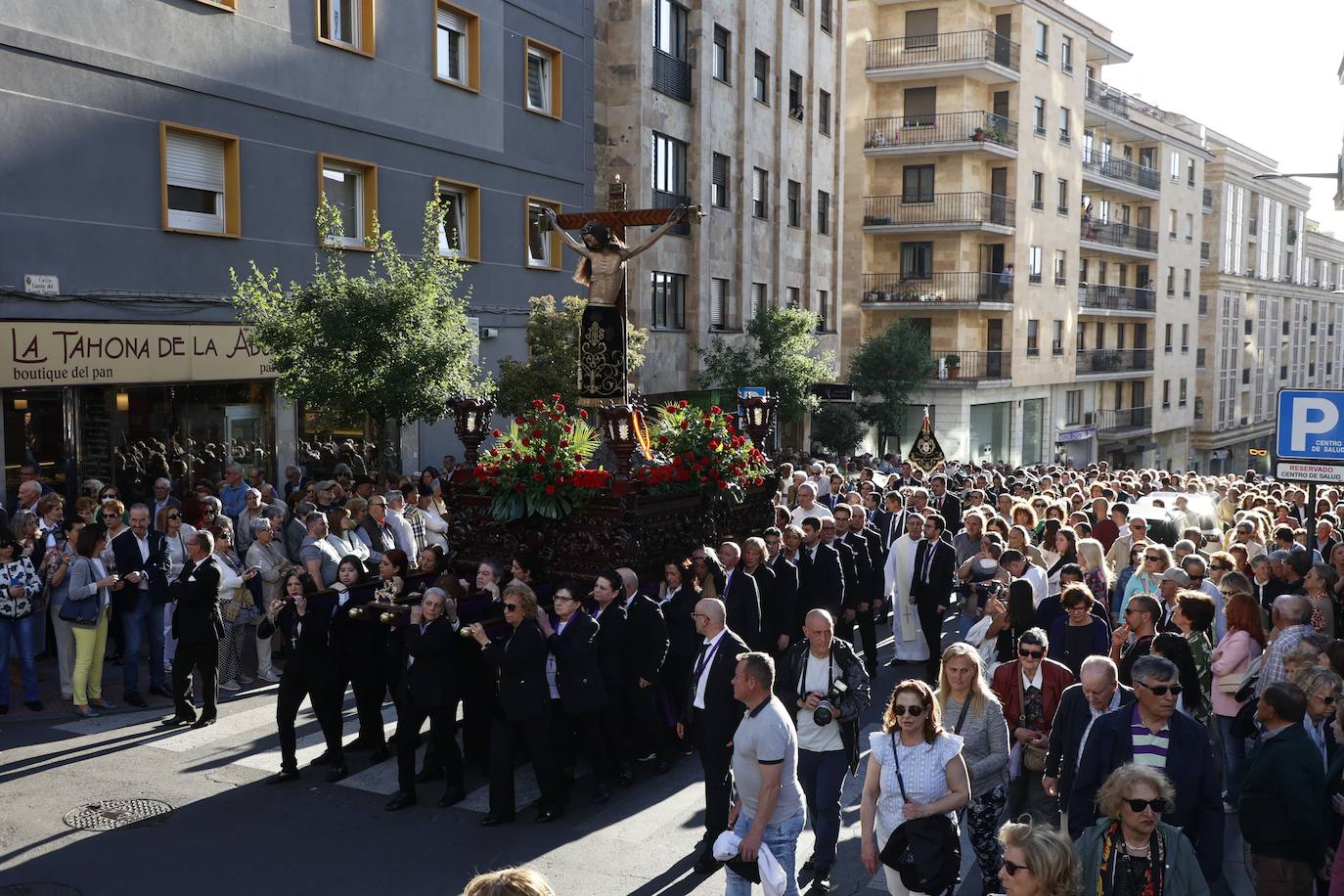 Multitudinaria procesión del Cristo de los Milagros