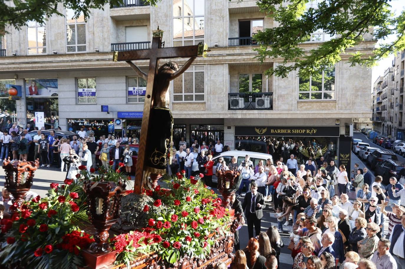 Multitudinaria procesión del Cristo de los Milagros