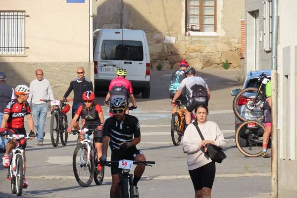 Más de 150 ciclistas en el paraíso de Alaraz